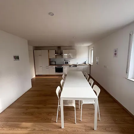 Teamhaus Mit Grosser Kueche - Platz Fuer 8 * ラインシュテッテン