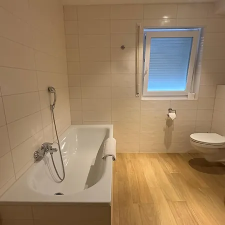 アパート Teamhaus Mit Grosser Kueche - Platz Fuer 8 ラインシュテッテン
