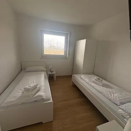 Teamhaus Mit Grosser Kueche - Platz Fuer 8 Appartamento *